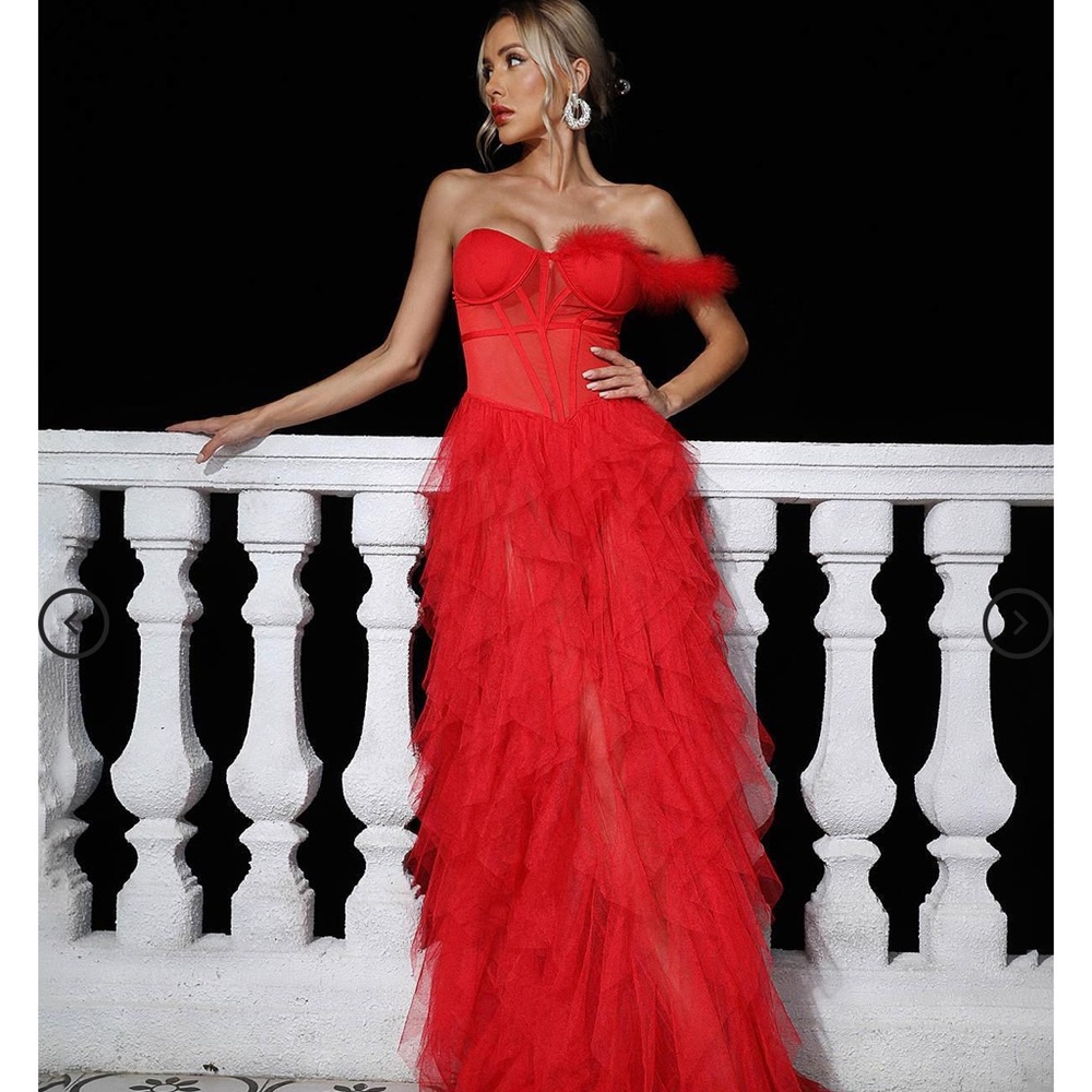 Chic Strapless Red Tulle Dress